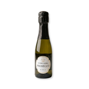 Mama's ontbijt op bed met bubbels